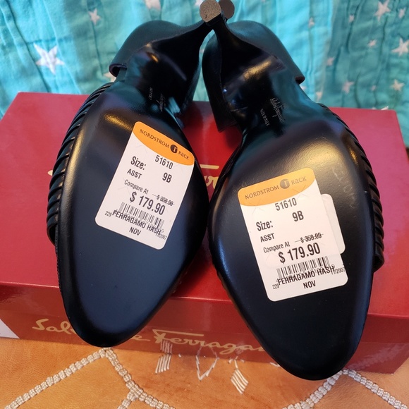 SALVATORE FERRAGAMO Black Shoes Size 9B - Picture 2 of 2